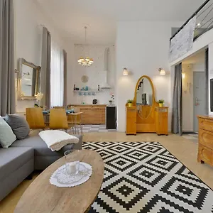 https://argentis-odrzaska-retro-loft.hotelswroclaw.com
