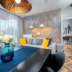 https://apartamenty-homely-place-1-parking.poznan-hotels.com